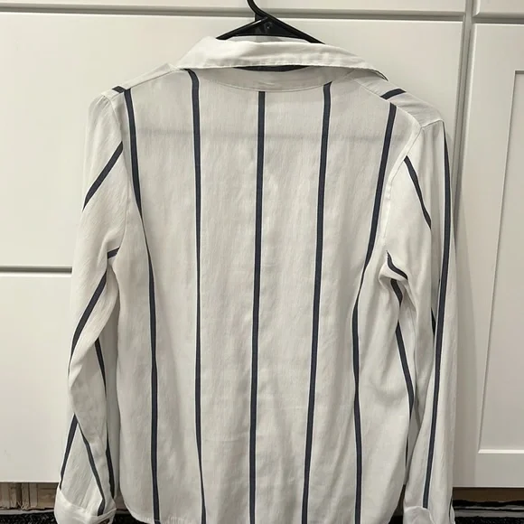 Button up - Picture 3 of 3